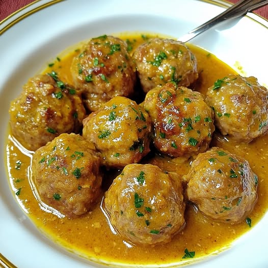 Albóndigas en Salsa de Almendras