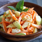 ENSALADA DE MANZANA Y ZANAHORIA CON YOGURT.