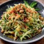 Ensalada de Chayote Crudo con Mango Verde y Cacahuates