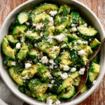 Ensalada de pepino, aguacate y feta