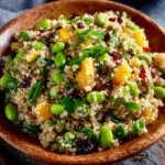 Ensalada de quinoa con mango, edamame y dressing de jengibre