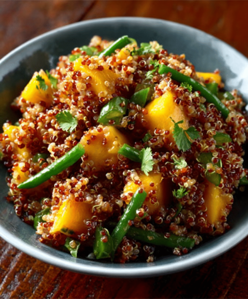 Ensalada de quinoa con mango y jengibre