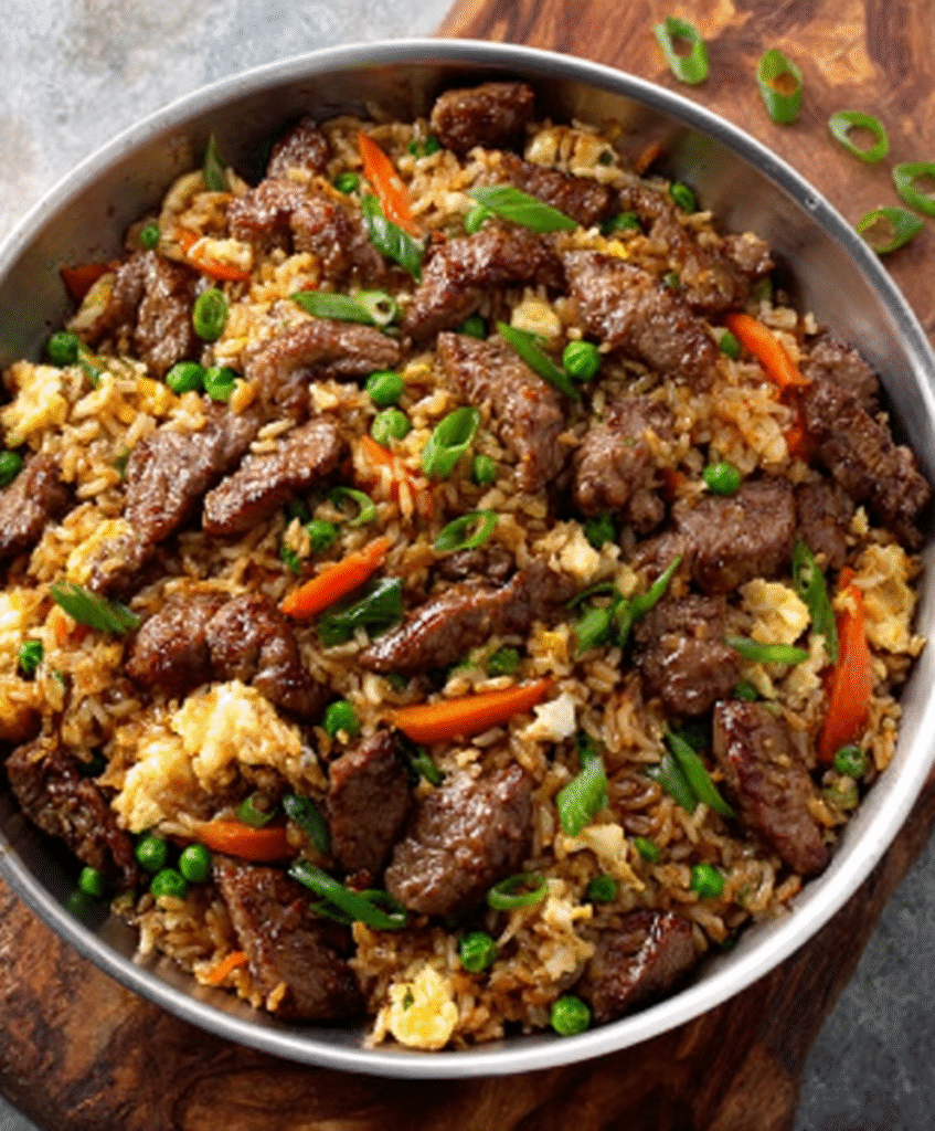 SALTEADO DE RES CON ARROZ FRITO