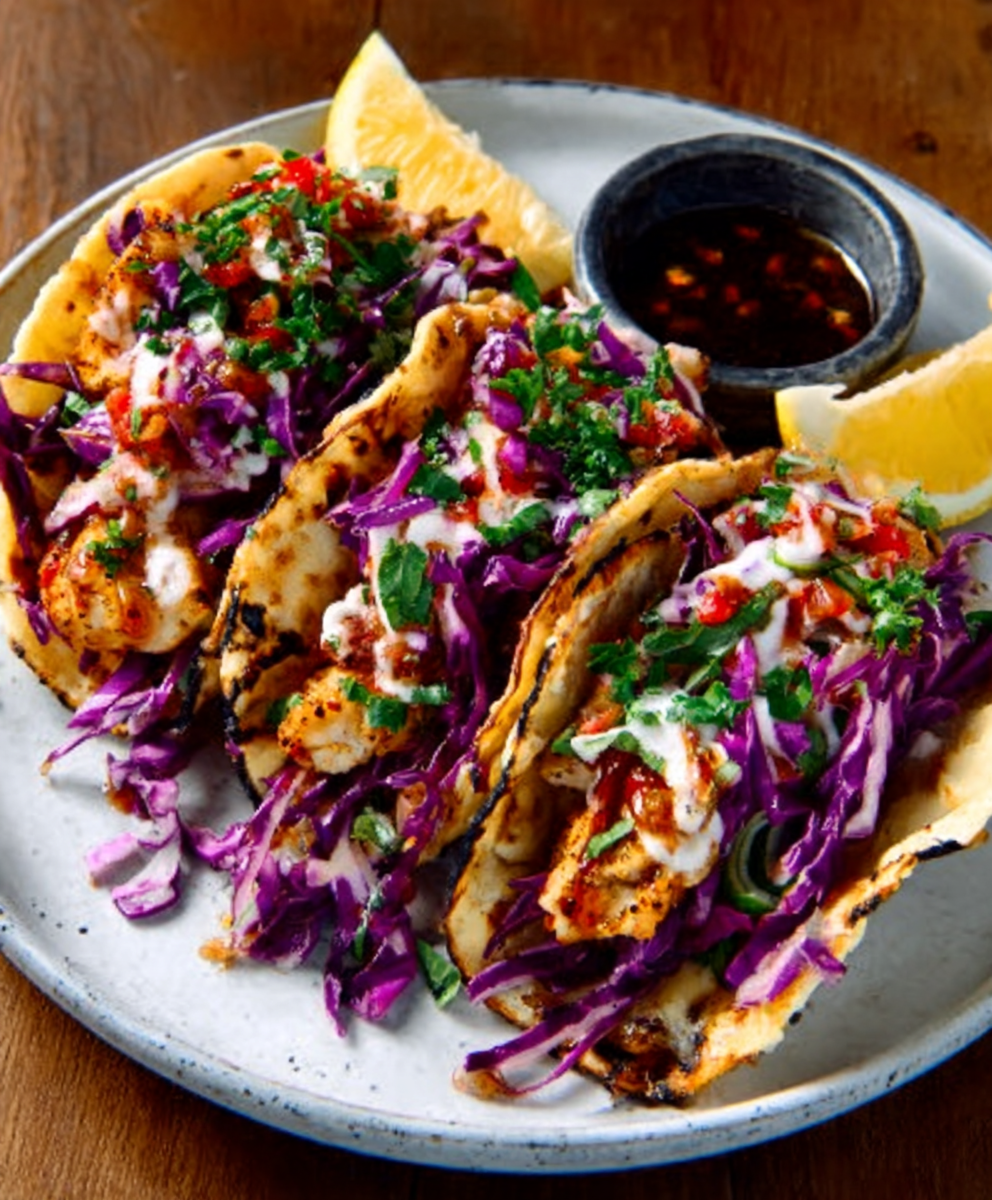 Tacos de pescado estilo Baja con col morada