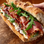 Bocadillo de Breva, Queso Crema, Rúcula y Jamón