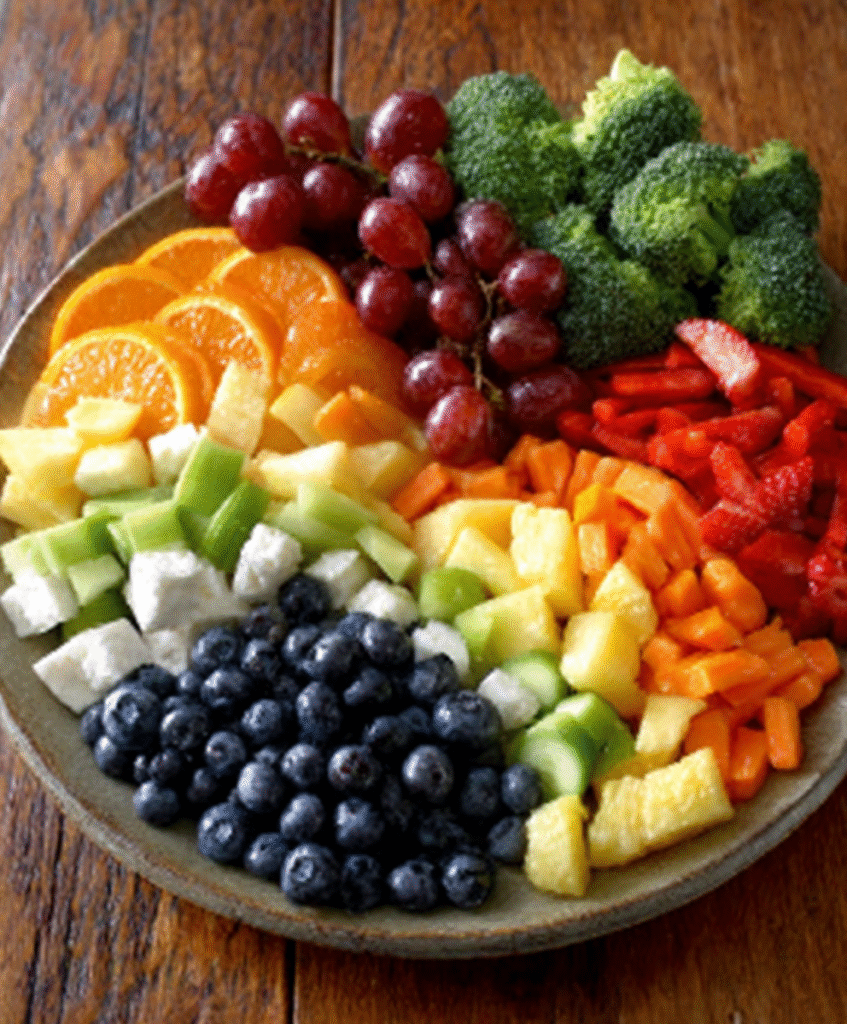 Comida arcoíris con frutas y verduras para recetas visuales en Pinterest