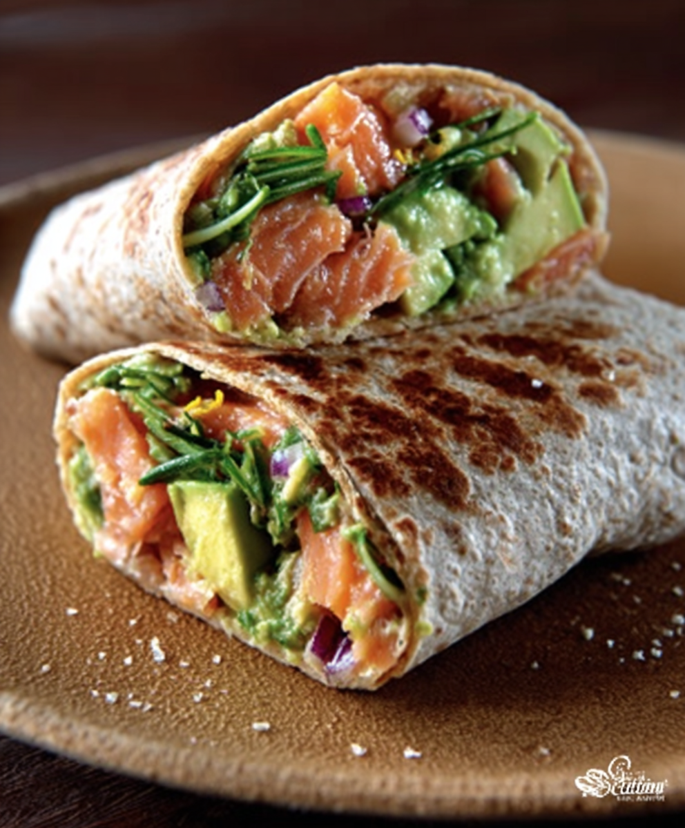 Wrap de salmón ahumado con aguacate para comidas ricas en omega-3