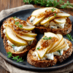 Tostadas de Pan de Centeno con Pera y Brie