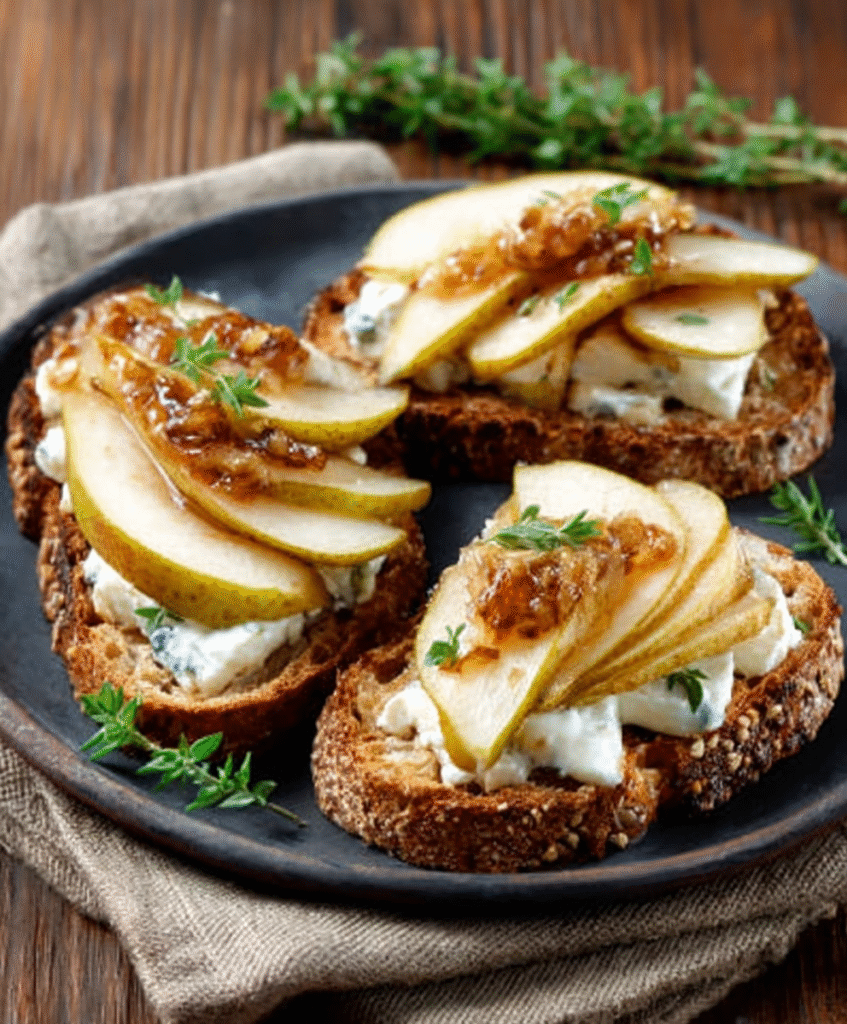 Tostadas de Pan de Centeno con Pera y Brie