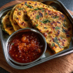 Paratha de Methi India con Chutney de Tomate Picante