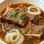 Sopa de Costillas de Res con Cebolla Francesa First Image First Image