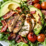 Ensalada de Pollo al Romero, Tocino y Aguacate First Image First Image