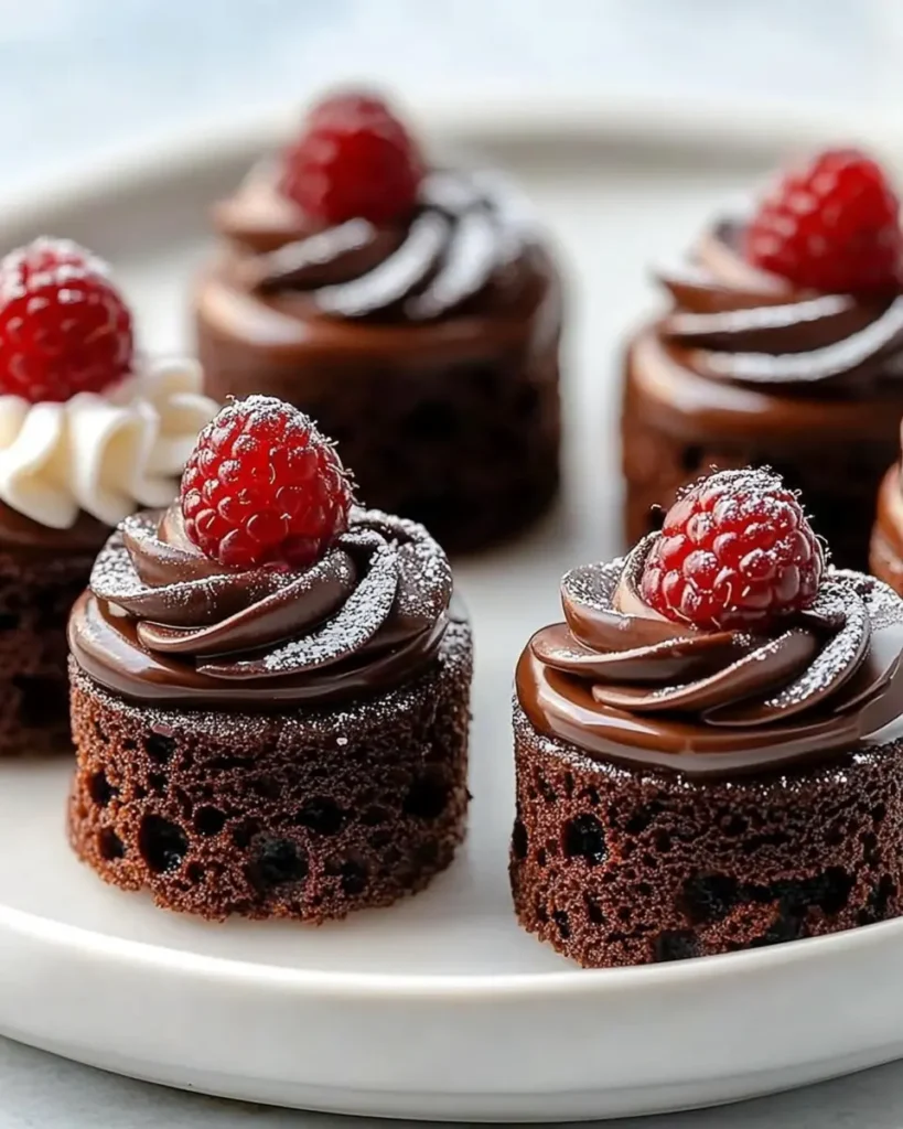 Mini Pasteles de Chocolate First Image First Image