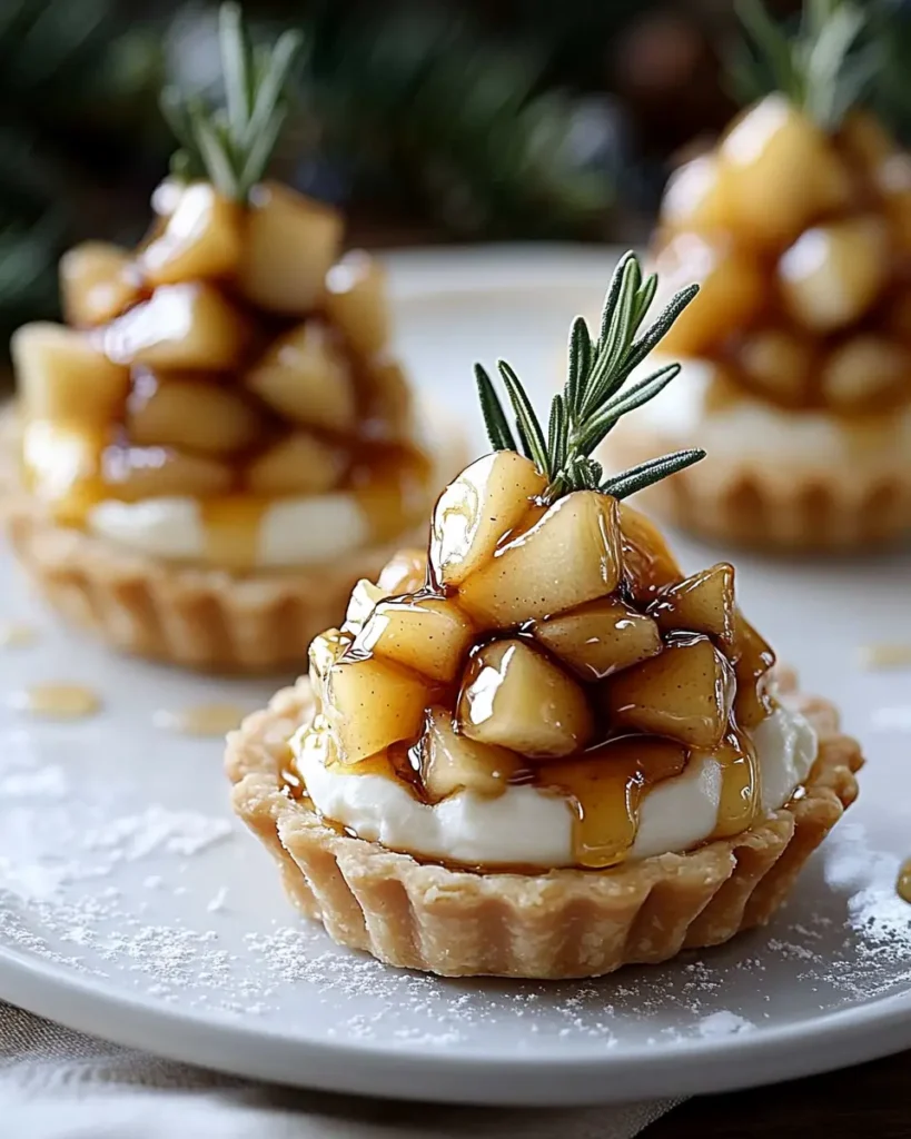 Tartaletas Navideñas de Manzana Caramelizada y Brie First Image First Image