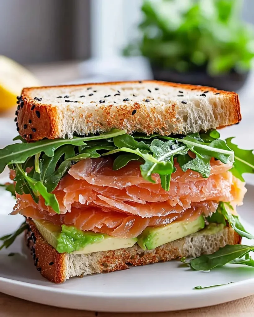 Sándwich de Salmón Delicioso First Image First Image