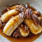 Bananas Fosters con Nueces y Caramelo