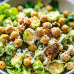 Ensalada César de Coles de Bruselas y Garbanzos