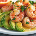Ensalada de Pomelo, Aguacate, Cilantro Fresco y Camarones Rosados