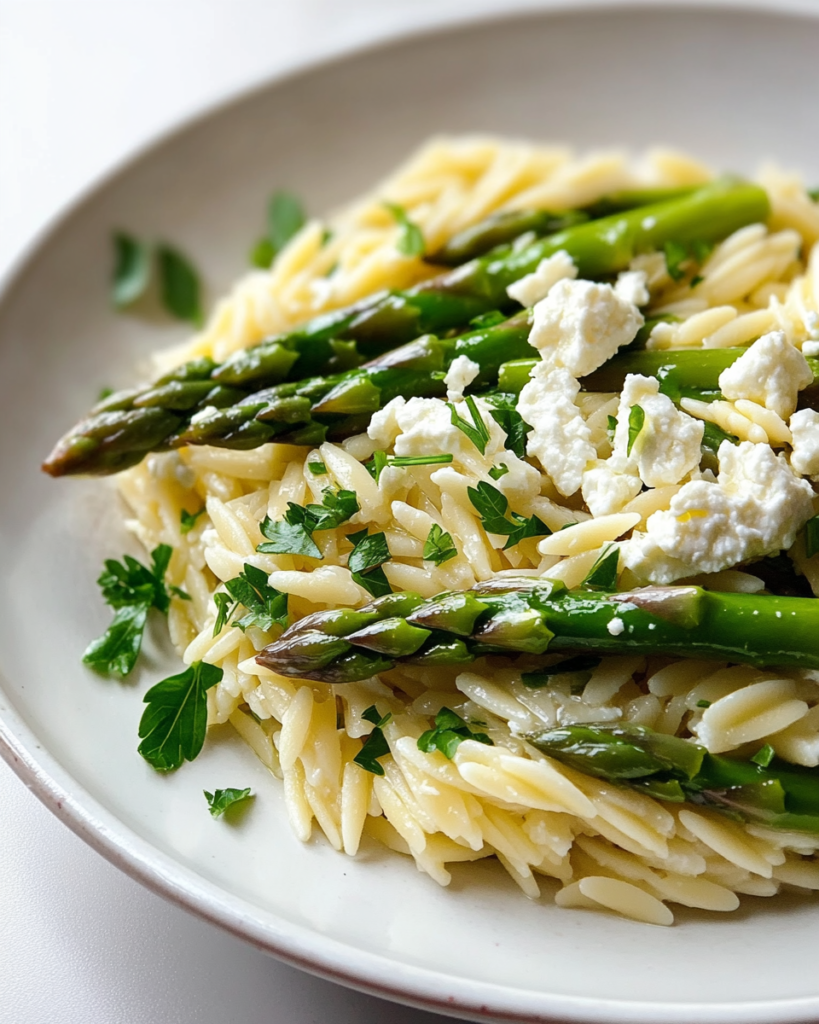 Ensalada de Orzo con Espárragos y Feta