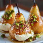 Peras Asadas Elegantes con Queso Crema y Pistachos