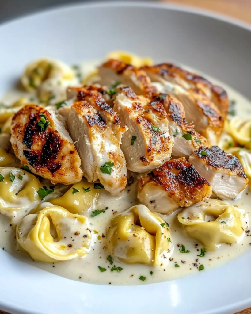 Tortellini Alfredo con Pollo a la Parrilla