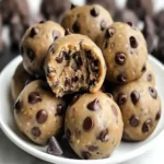 Bolas de Proteína de Masa de Galleta con Chispas de Chocolate First Image First Image