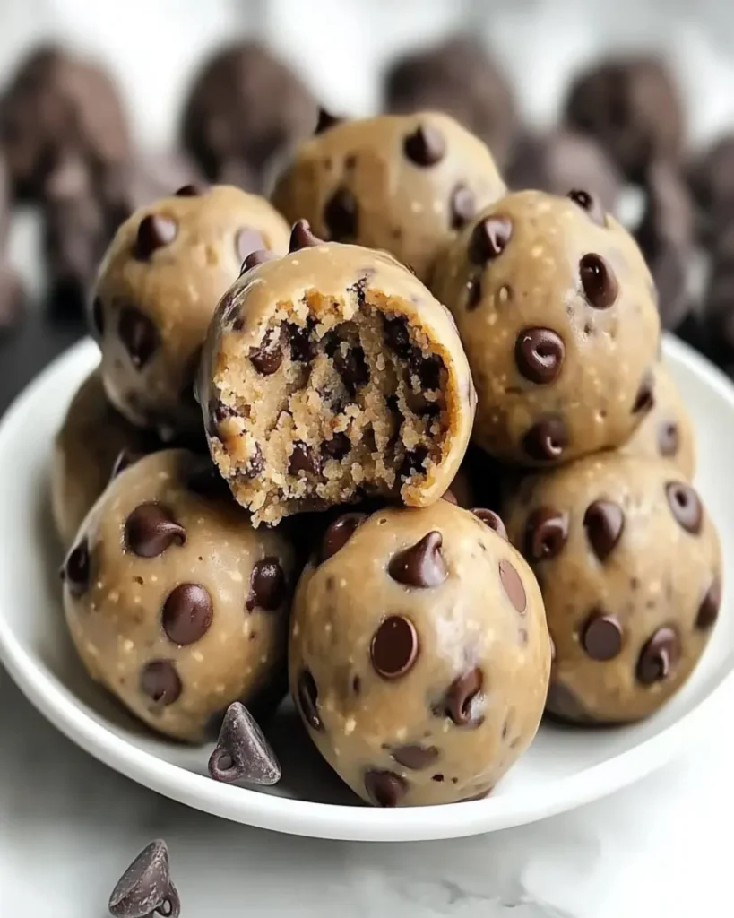 Bolas de Proteína de Masa de Galleta con Chispas de Chocolate First Image First Image