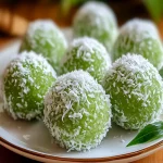 Bolas de Klepon Verde First Image First Image