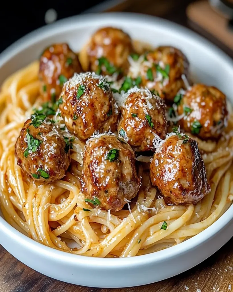 Pasta con Albóndigas de Pollo Jerk First Image First Image