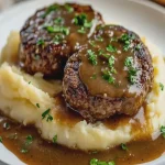Bistec Salisbury con Puré de Papas al Ajo First Image First Image